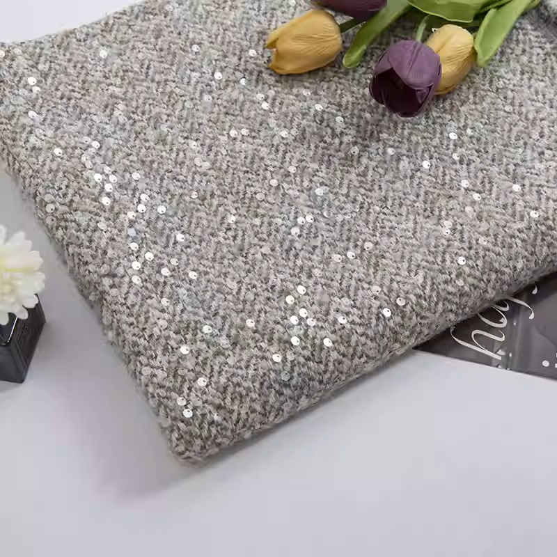 Lichtgrijs met pailletten gare - Sewing Tweed recensie en prijs